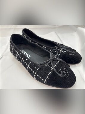 CHANEL Black and White Tweed Bow Ballet Flats 37C